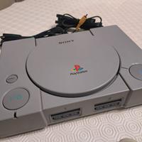 PlayStation Classic con controller e giochi