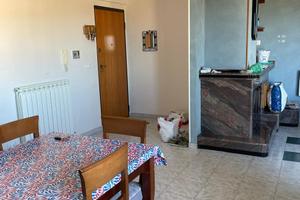 Vista panoramica con garage e mansarda