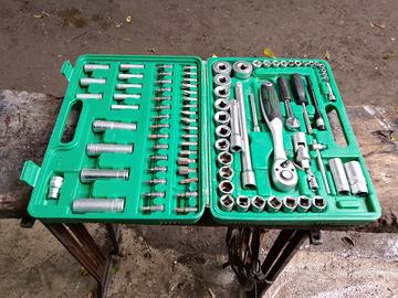 set di chiavi a bussola e inserti 