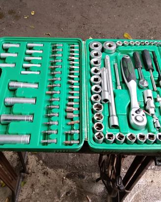 set di chiavi a bussola e inserti 