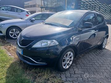 Lancia Ypsilon 1.2 69 CV 5 porte Gold