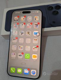 iPhone 17 Pro Max 256GB Blu profondo ed accessori