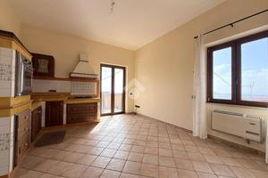 3 LOCALI A POZZUOLI
