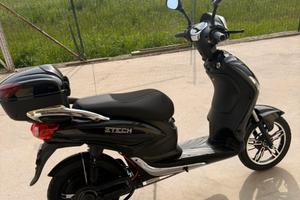 Z-TECH scooter con pedalata  assistita nuovo 25 km