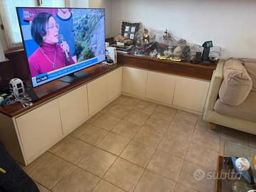 Mobile soggiorno su misura laccato chiaro  e legno