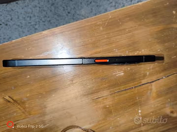 nubia Flip 5G con display e cerniere nuovi