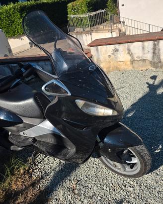 SCOOTER Madison 400