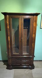 vetrina con cassettiera