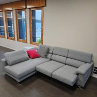 Divano con penisola e sedute estraibili