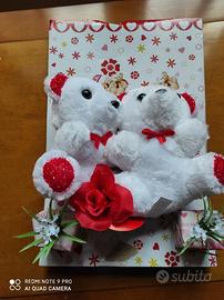 Peluche con confezione  decorata 