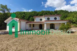 Villa di 290 m² con più di 5 locali e box auto dop