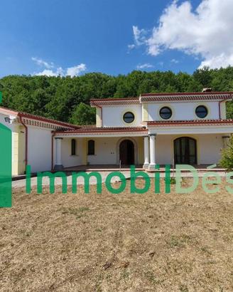 Villa di 290 m² con più di 5 locali e box auto dop