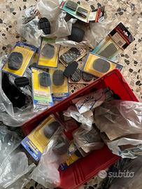 Piu di 116  pezzi di copripedali assortiti