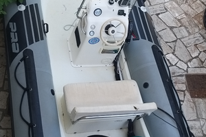 Zodiac pro 9 man con mercury 40 Efi