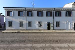 VILLA A SCHIERA A ROVERBELLA