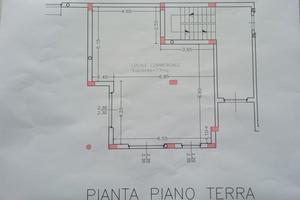 Locale commerciale P.del papa-Madonna delle grazie