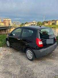 rustica c2 affidabile e con targa palindroma