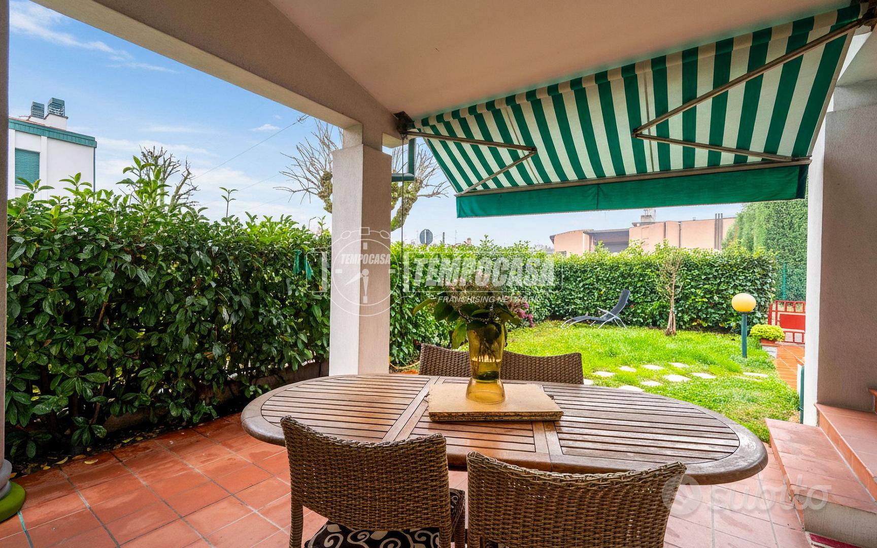 VILLA DI TESTA IN ZONA PARCO CON GIARDINO PRIVATO, - Vista 6
