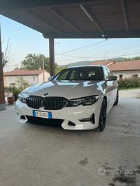 BMW 320D luxury 48V mild hybrid lusso e potenza