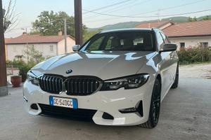BMW 320D luxury 48V mild hybrid lusso e potenza