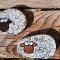 Sassi dipinti a mano