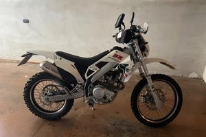 HM 200 locusta