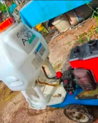 pompa per veleni con cisterna e carretto
