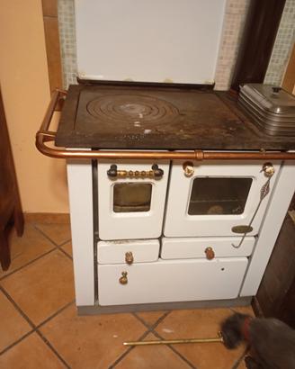 cucina a legna poutagè