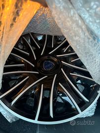 Nuovi copricerchi lancia y