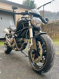 DUCATI Monster 696