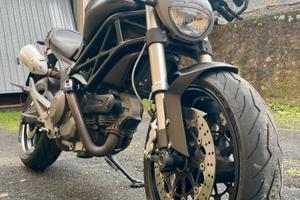 DUCATI Monster 696