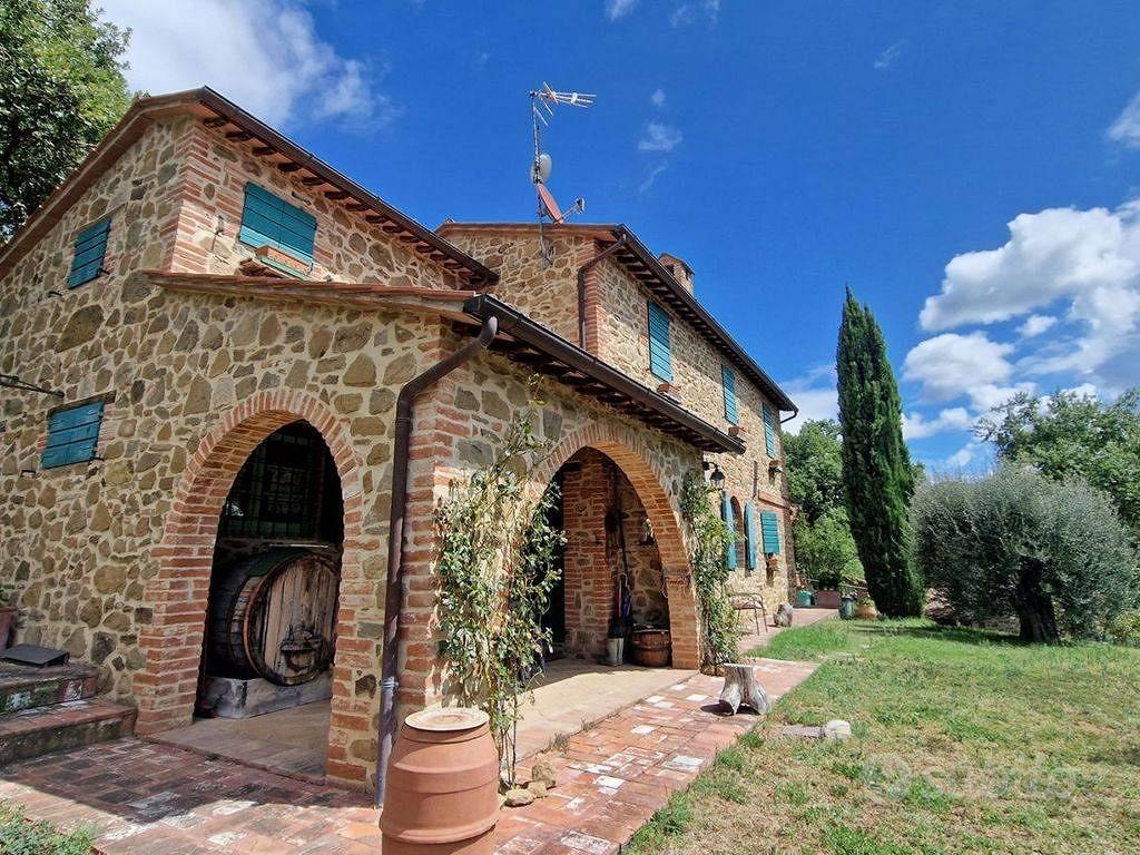 Rustico / Casale di 400 m² con più di 5 locali e b - Altro