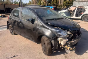 Toyota Yaris 1.5 ibrida auto sinisnistrata