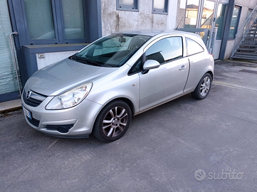 Opel Corsa 1.3 Diesel - adatta neo patentati