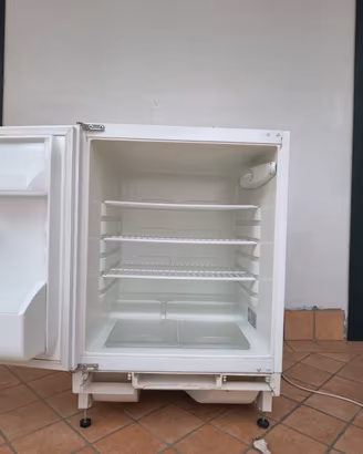 Mini frigorifero da incasso Electrolux FI1550FB