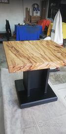 TAVOLO QUADRO IN ULIVO. 