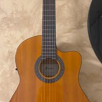 Chitarra classica elettrificata