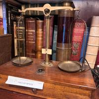 Bilancia di precisione antica