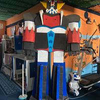 Scultura in carta pesta raffigurante Goldrake alte