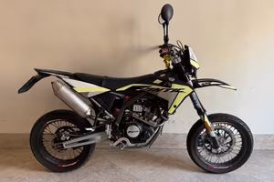Motard Fantic 125