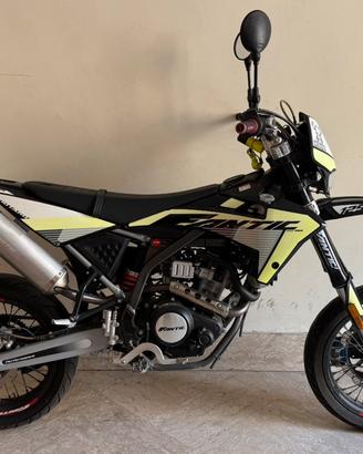 Motard Fantic 125