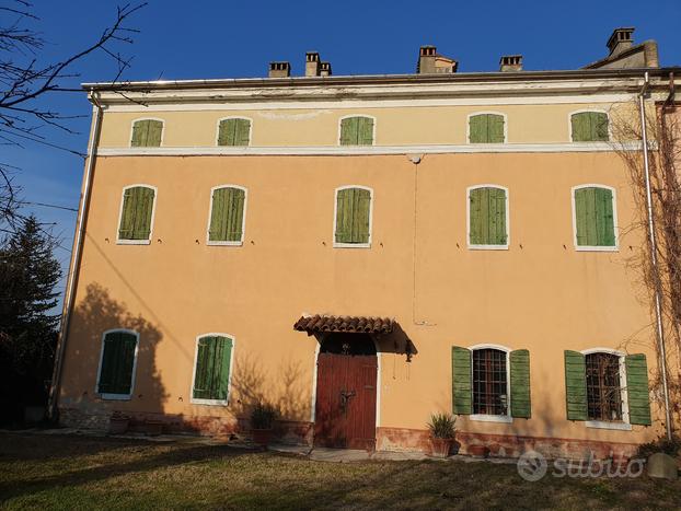 Casa padronale del 1580 con ampio terreno