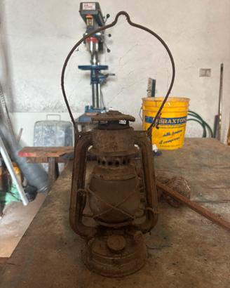 Antica Lanterna a Petrolio Vintage