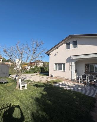 ORIAGO DI MIRA Porzione con giardino