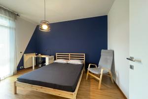 Camera matrimoniale in tricamere con arredi nuovi