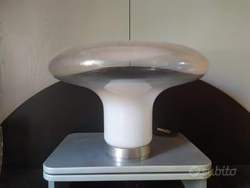 Lampada da tavolo Artemide modello Lesbo