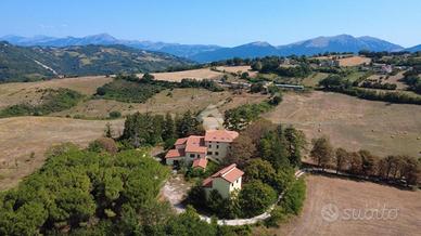CASA DI CORTE A GUALDO TADINO