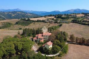 CASA DI CORTE A GUALDO TADINO