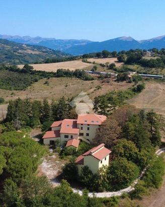 CASA DI CORTE A GUALDO TADINO