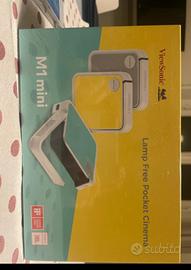 Lamp Free Pocket Cinema e chiavetta usb